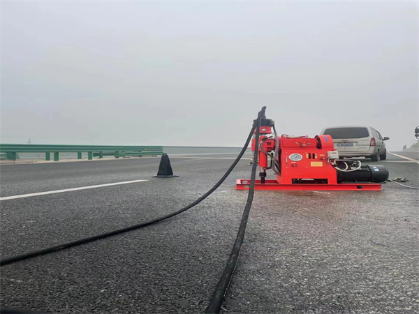 福海马路路基路面开裂下沉注浆加固灌浆