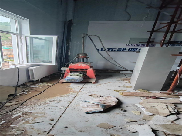 福海地基基础下沉墙体裂缝加固注浆顶升施工